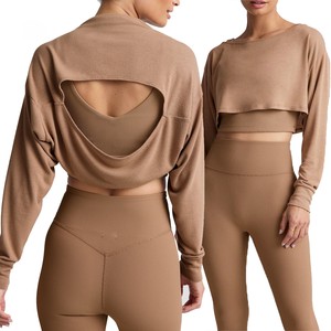 Ensemble de yoga 2 pièces marron avec crop top et leggings longs taille haute sans coutures à découpes - Product Image 1