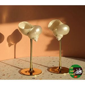 Tasses en coquillage faites à la main de luxe pour la présentation de cocktails lors de mariages et accessoires décoratifs inspirés de l'océan - Product Image 1