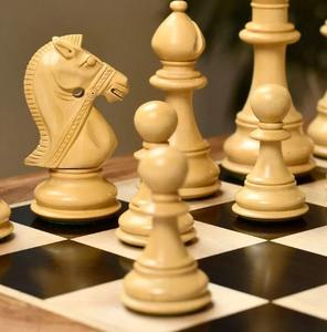 Ensemble d'échecs Premium Noble Stallion 4.8 King en ébène et buis naturel, édition de luxe à prix avantageux - Product Image 2