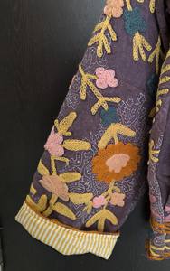 Chaqueta de Invierno Acolchada de Lana Bordada a Mano con Diseño Suzani, Artesanía Cultural, Patrones Florales Cosidos a Mano, Estilo Boho - Product Image 3