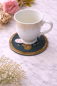 Ensemble de dessous-de-verre en coton et perles faites à la main, noir et or, brodés, de luxe, écologiques, pour la décoration de table, options personnalisables - Product Image 3