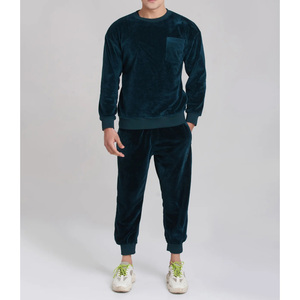 ชุดเสื้อและกางเกงสเวตเตอร์พรีเมียมลายกราฟิก สวมใส่สบาย ทรงโอเวอร์ไซส์ เหมาะสำหรับสตรีทแวร์ ลุคสบายๆ หรือการเดินทาง - Product Image 1