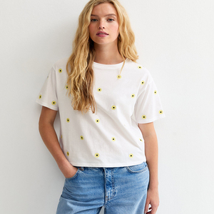 เสื้อยืดคอกลมแขนสั้นสีดำประดับดอกไม้ประดับเพชรพลอยสำหรับผู้หญิงสวมใส่สบายทุกฤดูกาล - Product Image 1
