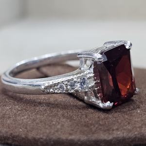 Anillos Finos Originales de Moissanita, Plata Alemana, Excelente Calidad, Corte Radiante, Anillos con Gema de Moissanita con Recubrimiento Rojo - Product Image 3