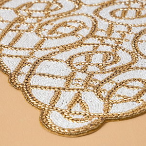 FAIZA CRAFT Mantel individual cuadrado hecho a mano con cuentas y patrón de remolinos dorados, con bordado de punto de cruz y costura. - Product Image 2