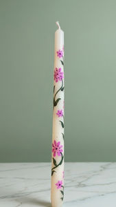 Vela Cónica Floral al por Mayor con Delicadas Flores Rosas y Detalles de Enredaderas Verdes - Regalo Perfumado para Fiestas de Diwali - Product Image 2