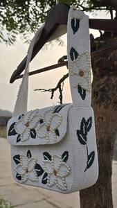 Nouvel Arrivage Sac à Main Pochette Femme Designer Perlé avec Perles de Rocaille, Sac Bandoulière Personnalisable à Chaîne Motif Géométrique Pliable - Product Image 2