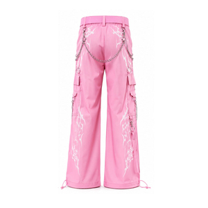Pantalon cargo gothique rose pour homme avec imprimé grunge abstrait, coupe large, détail chaîne et cordon de serrage - Product Image 3