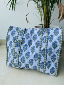 Sac de toilette matelassé fait main, imprimé à la main, réversible, grand sac fourre-tout avec fermeture éclair pour le shopping - Product Image 3