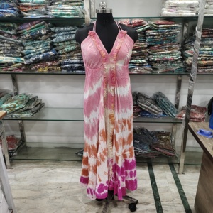 Vestido maxi tie-dye para mujer, cuello halter, sin mangas, corte holgado, estilo bohemio, para playa o vacaciones, con abertura frontal y bordado. - Product Image 4