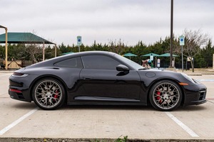 ซูเปอร์คลีน 2020 สำหรับ 911 C/ra 4S S/n 443 แรงม้า เครื่องยนต์ทวินเทอร์โบ 6 สูบเรียง AWD สปอร์ต ไมล์น้อย R20 เบาะหนังสีเข้ม - Product Image 3