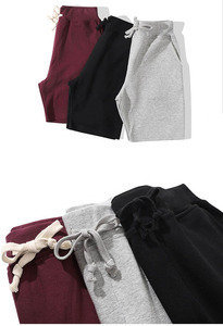 Pantalones cortos deportivos casuales de forro polar para hombre, tela suave y transpirable, cintura elástica con cordón, bolsillos, conjunto cómodo para gimnasio y entrenamiento - Product Image 3