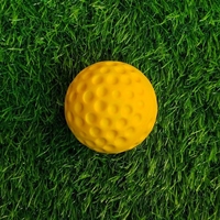 Balles de cricket d'entraînement personnalisables, durables, en caoutchouc PU de 9 pouces, ambidextres, extra-dures, légères, jaunes, à fossettes, options personnalisables