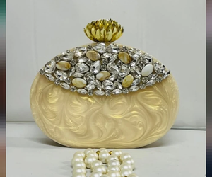 Pochette en résine tendance pour femme avec fermeture éclair étanche, bouton décoratif, chaînes et forme irrégulière - Product Image 5