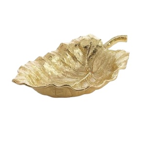 จานโลหะสำหรับเสิร์ฟผลไม้ดีไซน์2025ถาดดีไซน์รูปใบไม้หรูหราผู้ผลิตและผู้จัดจำหน่ายจานเสิร์ฟรูปใบไม้ดีไซน์ใหม่ - Product Image 1