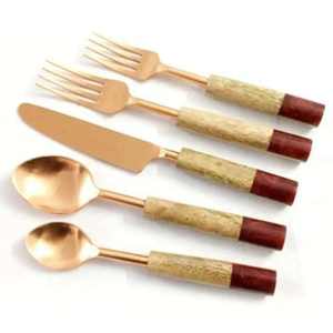 Elegante juego de cubiertos de metal, perfecto para la mesa de comedor formal, hoteles y ocasiones especiales. - Product Image 2