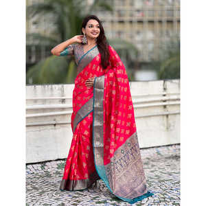 ผ้าไหมซารีสีชมพูเนื้อนุ่ม ทอแบบอิคคัต ปาโตลา ด้วยไหมซารี พร้อมลายทอแบบตัดกัน สำหรับงานคลับ - Product Image 2