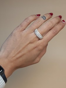 Anillo de Diamantes Cultivados en Laboratorio de 2 Quilates, 3 Filas, Corte Brillante Redondo, Chapado en Oro de 18K, Certificado IGI, Anillo de Lujo para Boda, Aniversario o Fiesta - Product Image 4