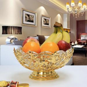 Bol de service décoratif artisanal en acier inoxydable doré, écologique et compatible lave-vaisselle, idéal pour fruits, collations et centre de table à la maison - Product Image 3