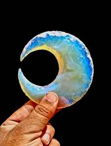 Arte Ritual de Vidrio Tallado a Mano: Puntas de Flecha y Lunas Crecientes - Product Image 2