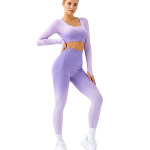 Conjuntos de Yoga para Mujer con Degradado Ombre Lavanda, Sin Costuras, de Nailon y Spandex, Agradable al Tacto, Ligero y Flexible, Venta al Por Mayor - Product Image 1
