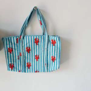 Quilted Cotton Geometric Pattern Tote Bag with Zipper Closure Shopping & Travel Bag - Product Image 2