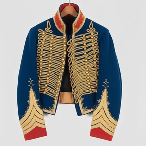 เสื้อแจ็คเก็ตสไตล์อังกฤษสีแดงสำหรับผู้ชาย พร้อมงานปักสีทอง ปกแบบแมนดาริน กระดุมสองแถว ชุดทักซิโด้ - Product Image 2