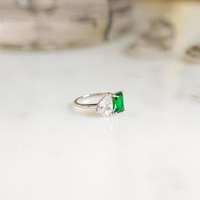 Bague de fiançailles et d'éternité classique pour femme en argent sterling 925 avec diamant de laboratoire taille poire et émeraude sertie clos
