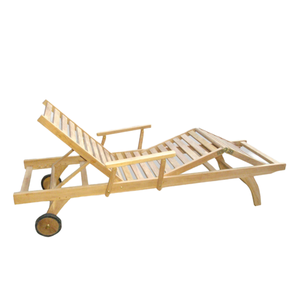 Chaise longue en teck durable, adaptée à l'extérieur, avec une finition lisse et résistante, équipée de roulettes. - Product Image 6