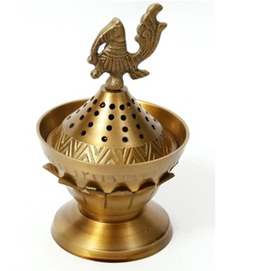Brûleur d'encens tendance de forme personnalisée pour la décoration de table, nouveau brûleur de Bakhoor élégant avec finition dorée brillante - Product Image 1