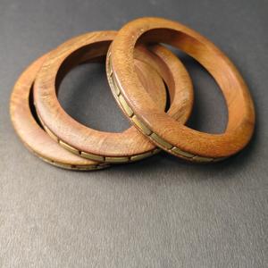 ชุดกำไลไม้หรูหรา 3 ชิ้น พร้อมบล็อกโลหะทองเหลืองรูปทรงสี่เหลี่ยม สไตล์โบฮีเมียน กำไลไม้แบบซ้อนได้ - Product Image 2