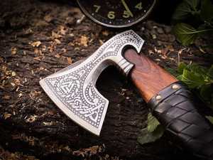 Hacha Vikinga Forjada a Mano BA Enterprises, Acero con Alto Contenido de Carbono, Mango de Madera, para Campismo, Caza, Supervivencia, 1 Año de Garantía - Product Image 5