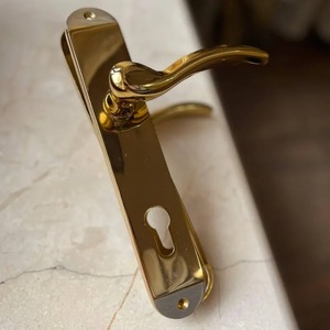 Tirador de Puerta de Latón de Diseño – Tirador de Gabinete Dorado Premium para Muebles y Armarios Modernos - Product Image 3
