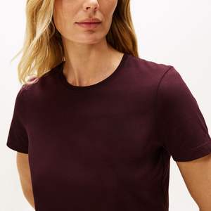 Conjunto de Verano para Mujer al por Mayor, con Logotipo Personalizado OEM, Camiseta y Pantalones Cortos Casuales de Algodón, Traje Deportivo, Fabricante de Ropa para Mujer al por Mayor - Product Image 1