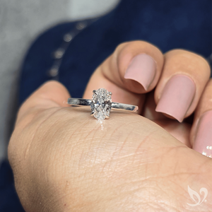 Bague solitaire en diamant de laboratoire de taille ovale de 1,00 carat en or massif 18 carats |   Bijoux certifiés IGI pour fiançailles et anniversaire de mariage - Product Image 3