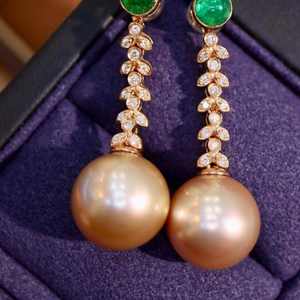 Pendientes de Perlas del Mar del Sur Doradas Naturales con Hojas de Esmeralda, Joyería Fina de Lujo Hecha a Mano, Regalo para Mujer - Product Image 4