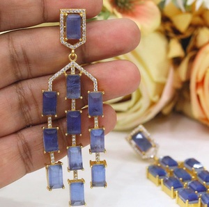 Boucles d'oreilles pendantes en laiton plaqué or de qualité supérieure, tendance et glamour, avec double zircon CZ, pour femmes, pour les soirées et les occasions spéciales - Product Image 5