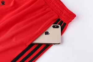 Conjunto Deportivo TriPro Rojo y Negro Unisex para Adultos, Camiseta Deportiva sin Mangas de Poliéster Transpirable y Pantalones Cortos Deportivos para Entrenamiento en Club - Product Image 3