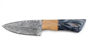 Outil utilitaire d'extérieur artisanal en acier Damas, manche bicolore en bois et résine, pièce de présentation - Product Image 5