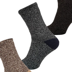 Vente en gros de chaussettes personnalisées en coton tricoté uni pour hommes, avec logo personnalisé, design tendance - Product Image 6