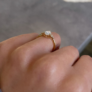 Bague tendance en or blanc 14 carats avec diamant de laboratoire taille poire de 1,50 carat, bijou classique pour fiançailles et mariage, original - Product Image 4