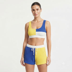 Ensemble de sport côtelé color block pour femme : soutien-gorge à dos nageur et short, col rond, maintien moyen, respirant, pour le fitness - Product Image 1