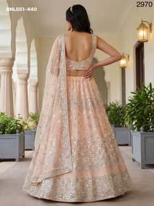 Conjunto de Lehenga Choli y Dupatta de Alta Calidad para Bodas, con Red de Tela y Bordado de Zari, Lentejuelas e Hilos, Venta al Por Mayor - Product Image 4