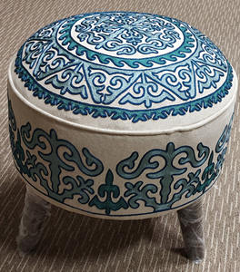 Taburete de Madera Convertible con Bordado Indio, Hecho a Mano, Tapizado Personalizado, Diseño Tradicional para Dormitorio, Sala de Estar o Taller - Product Image 3