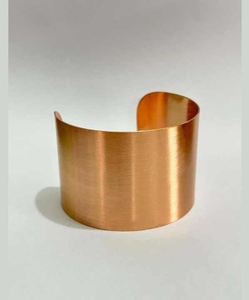 Brazalete de cobre sólido hecho a mano Premium grabado personalizado corte princesa forma de diamante pulsera de regalo de moda y bienestar - Product Image 3