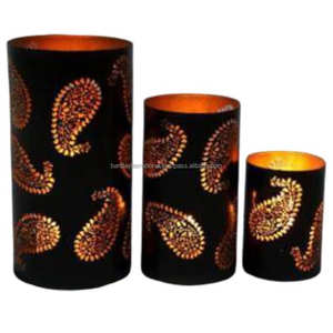 Ensemble de 3 bougeoirs ronds en fer avec revêtement intérieur en or et extérieur en poudre noire fini pour la décoration intérieure - Product Image 5