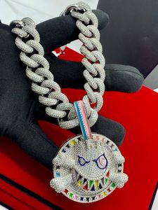 Montre élégante en moissanite de qualité supérieure, style hip-hop streetwear de luxe, disponible en gros de l'Inde vers les États-Unis et le Royaume-Uni. - Product Image 4