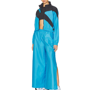 Conjunto Deportivo para Mujer, Color Azul con Bloques de Color, Manga Larga, Cuello Alto, Corte Holgado, Pantalones Deportivos con Bolsillos Laterales y Cintura Elástica - Product Image 1