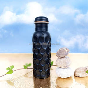 Wholesale Pure Copper Eco-friendly 900ml Hammered Drinkware with Black Ayurvedic Lid Customizable <b>Metal</b> Vessel for <b>Water</b> <b>Bottle</b> - Product Image 3