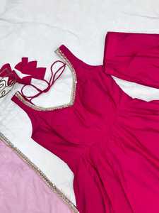 Ensemble Anarkali élégant en tissu Chanderi de pure soie, coupe évasée, avec dupatta et pantalon, prêt-à-porter pour femme, tenue de mariage ou de fête - Product Image 4